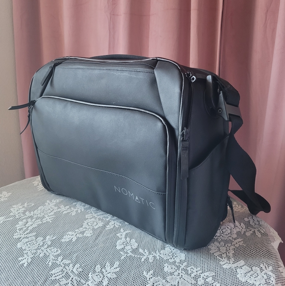 Nomatic Black Messenger Bag for Men - Picture 4 of 10